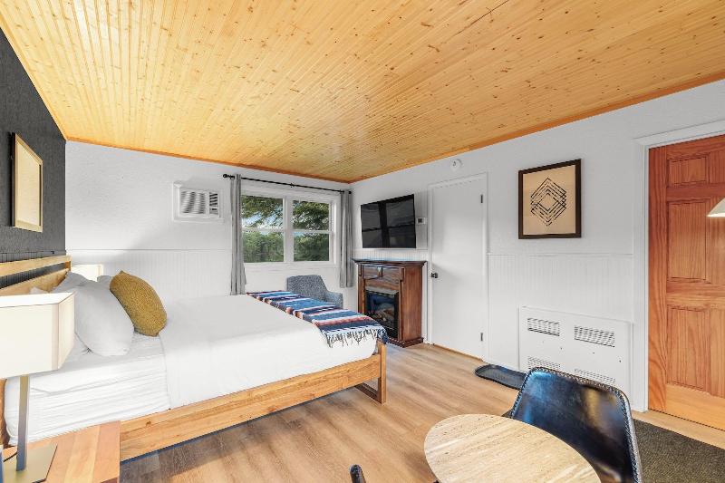 Placid Bay Hotel image