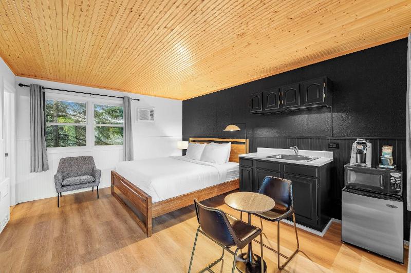Placid Bay Hotel image
