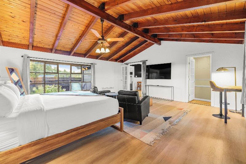 Placid Bay Hotel image
