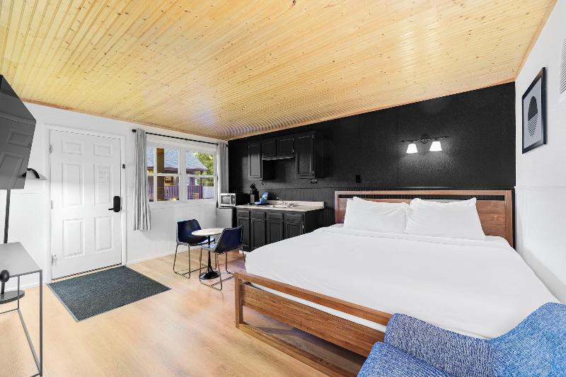 Placid Bay Hotel image