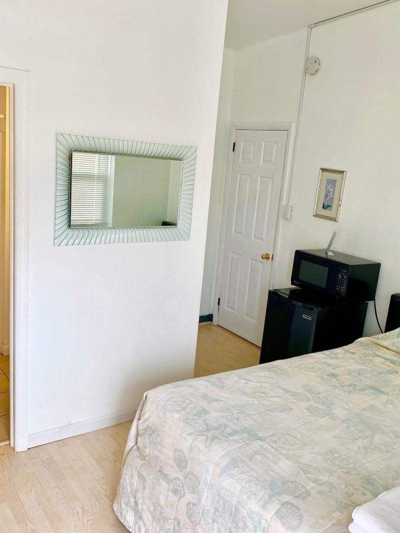 White Caps Motel image