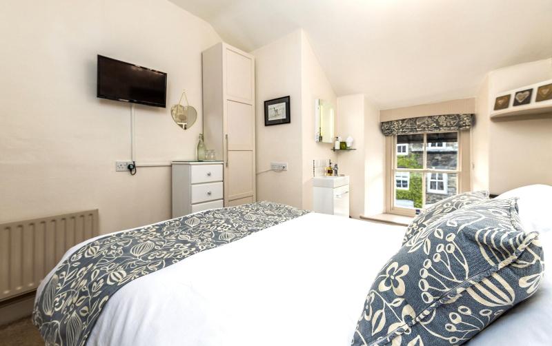 2 Cambridge Villas image