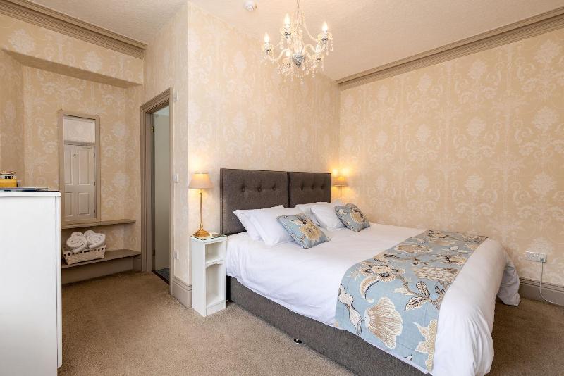 2 Cambridge Villas image