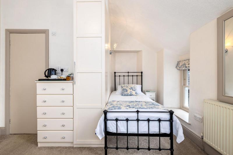 2 Cambridge Villas image
