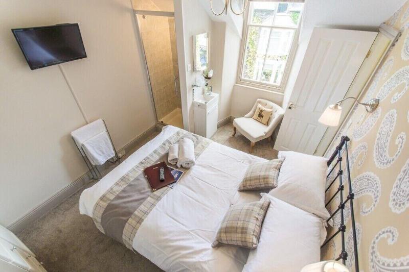 2 Cambridge Villas image