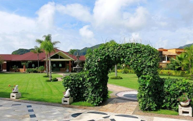 La Buena Vibra Retreat And Spa Hotel image