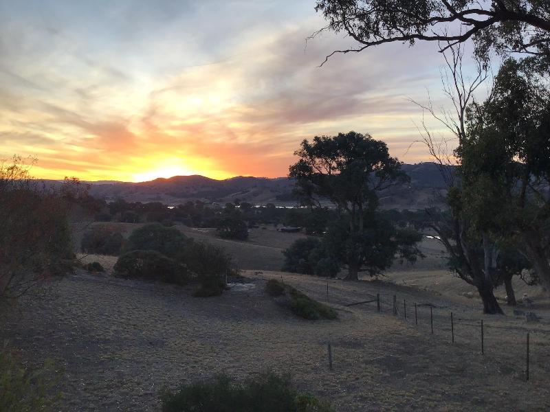 Burnt Creek Cottages Mansfield image