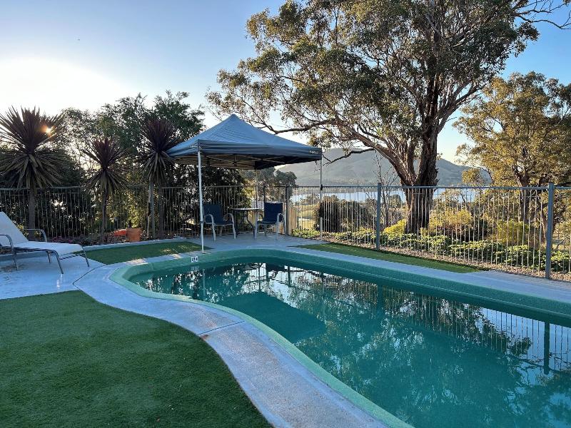 Burnt Creek Cottages Mansfield image