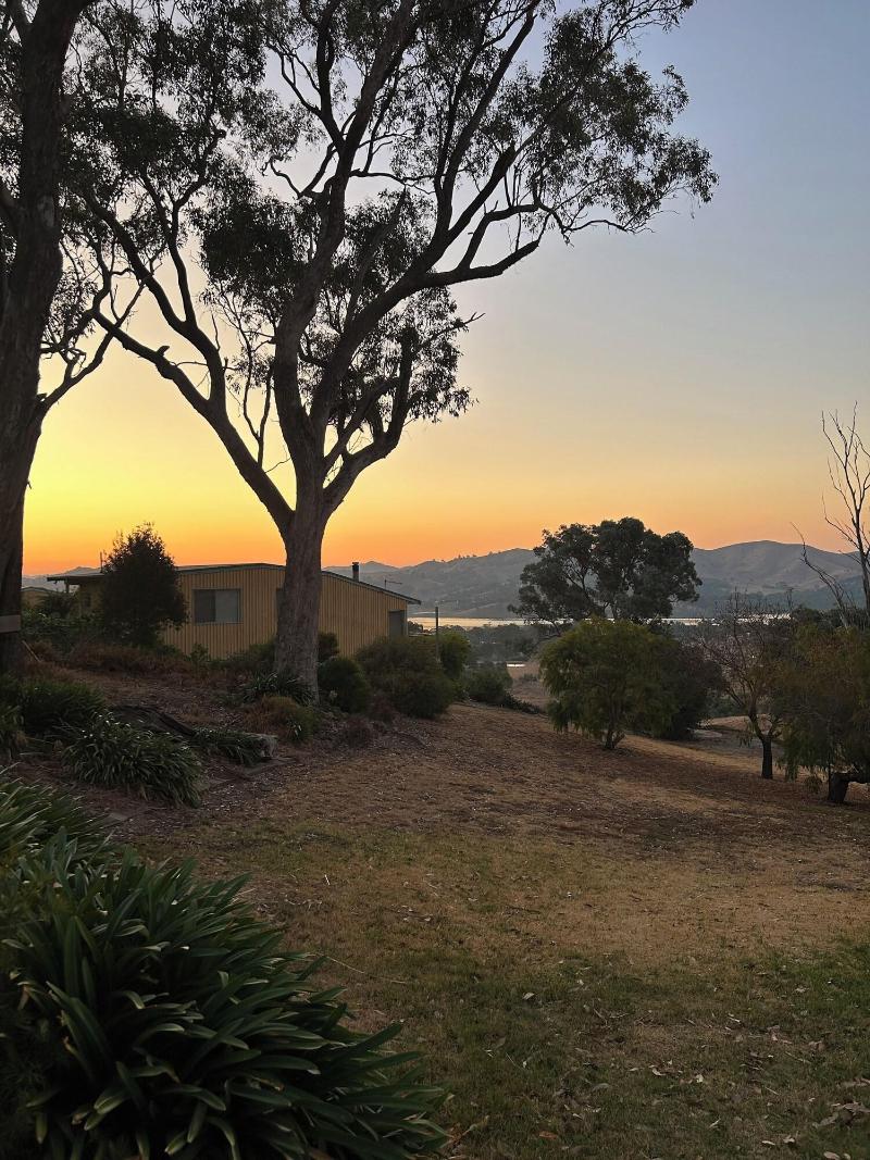 Burnt Creek Cottages Mansfield image