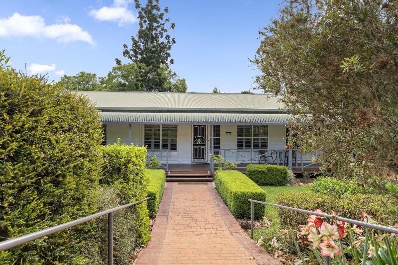 Birds N Bloom Cottages image