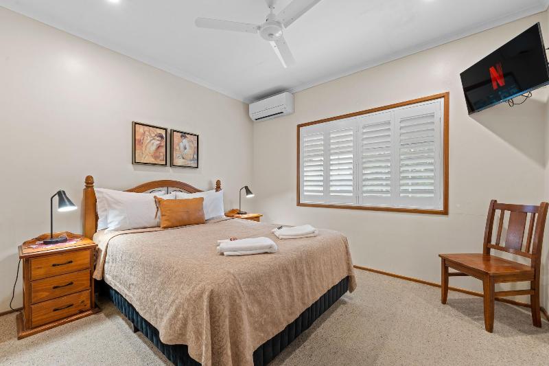 Birds N Bloom Cottages image