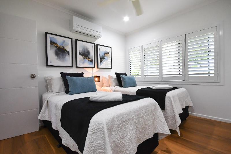 Birds N Bloom Cottages image