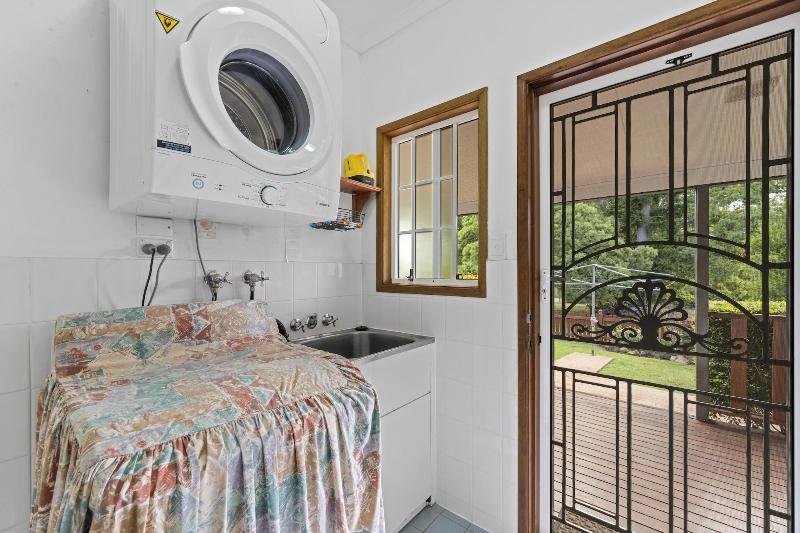 Birds N Bloom Cottages image