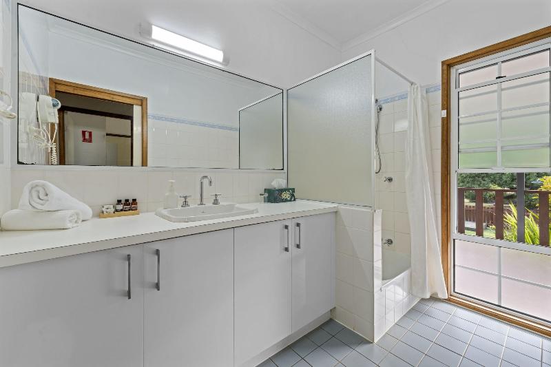 Birds N Bloom Cottages image