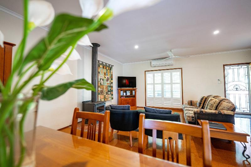 Birds N Bloom Cottages image