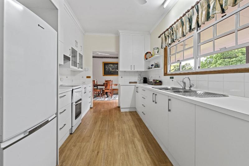 Birds N Bloom Cottages image