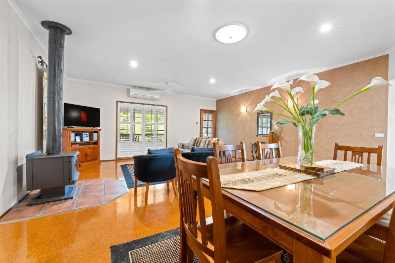 Birds N Bloom Cottages image