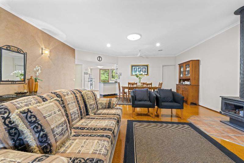 Birds N Bloom Cottages image