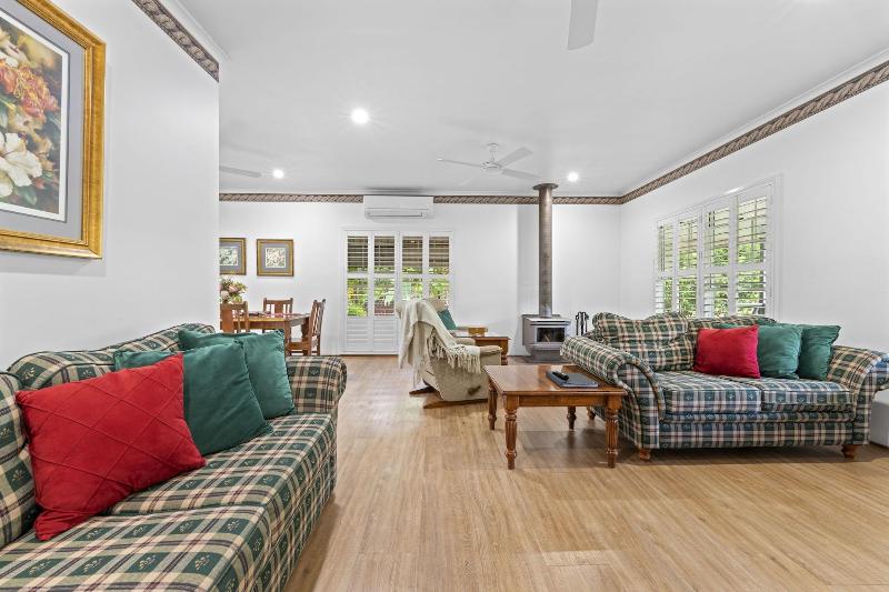 Birds N Bloom Cottages image