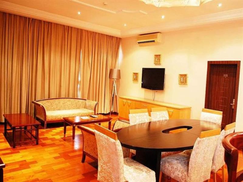 Owu Crown Hotel