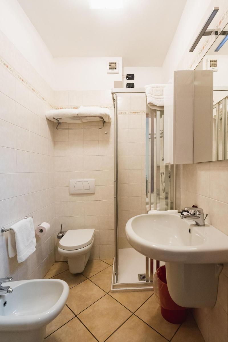 Hotel Parini - Image 6