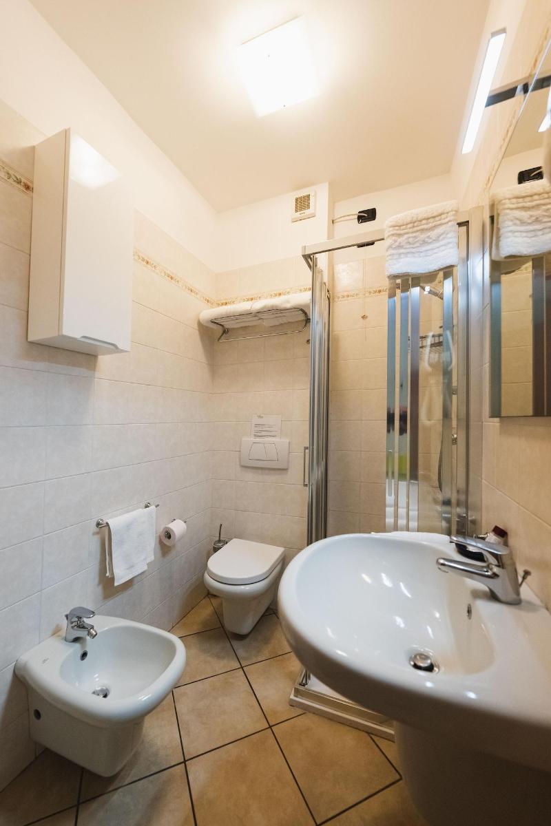 Hotel Parini - Image 7