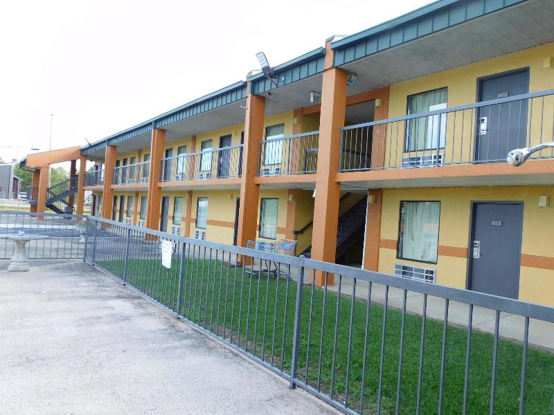 Camilla Inn Suites image