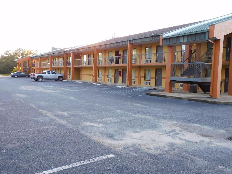 Camilla Inn Suites image