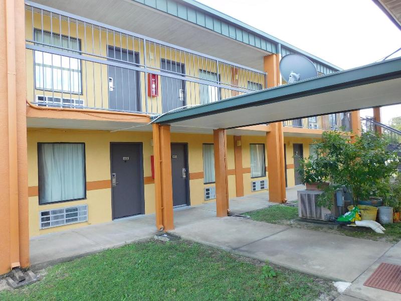 Camilla Inn Suites image