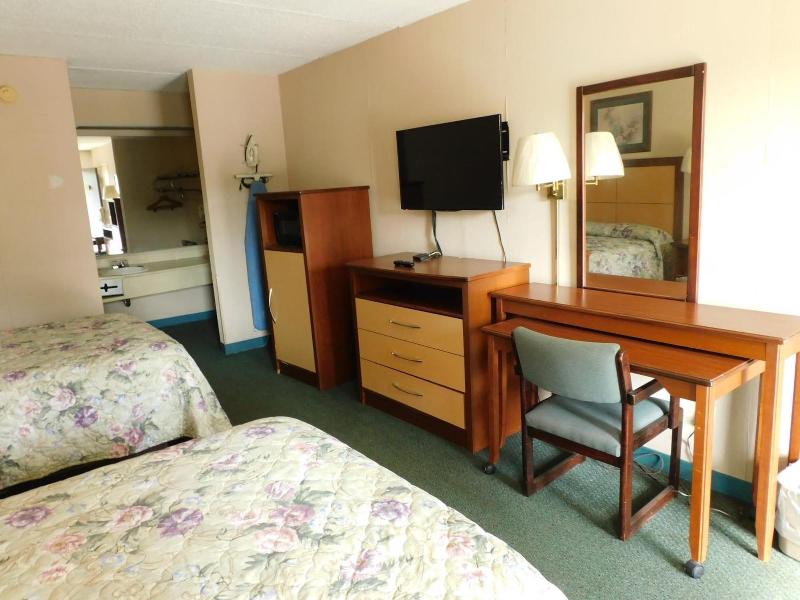 Camilla Inn Suites image