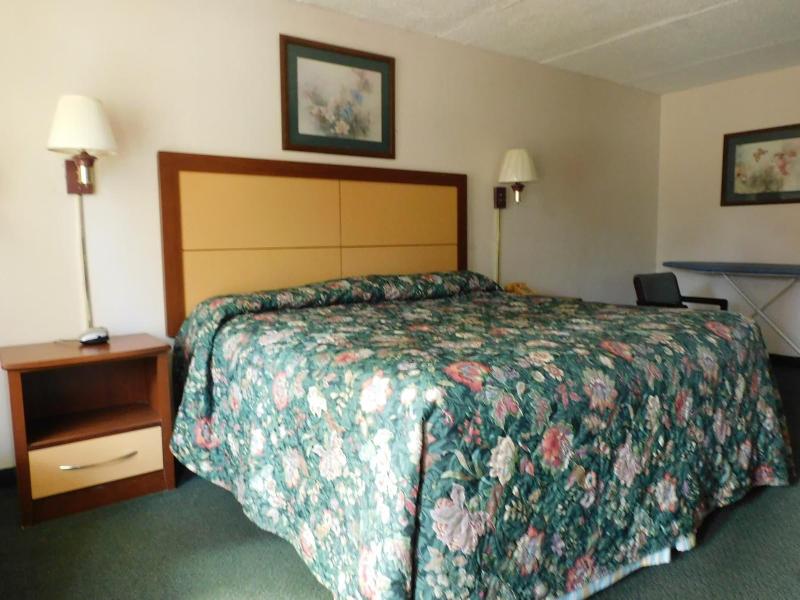 Camilla Inn Suites image