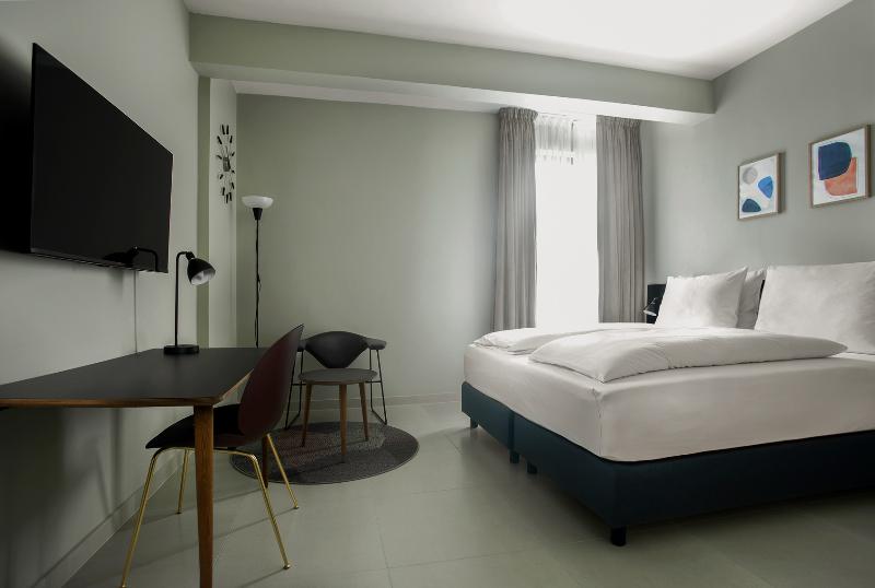 room detail thumbnail 1