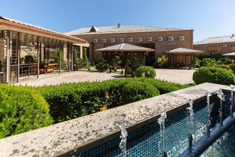 La Defense Hotel Yerevan image