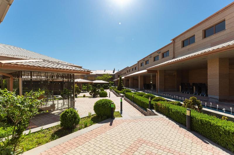 La Defense Hotel Yerevan image