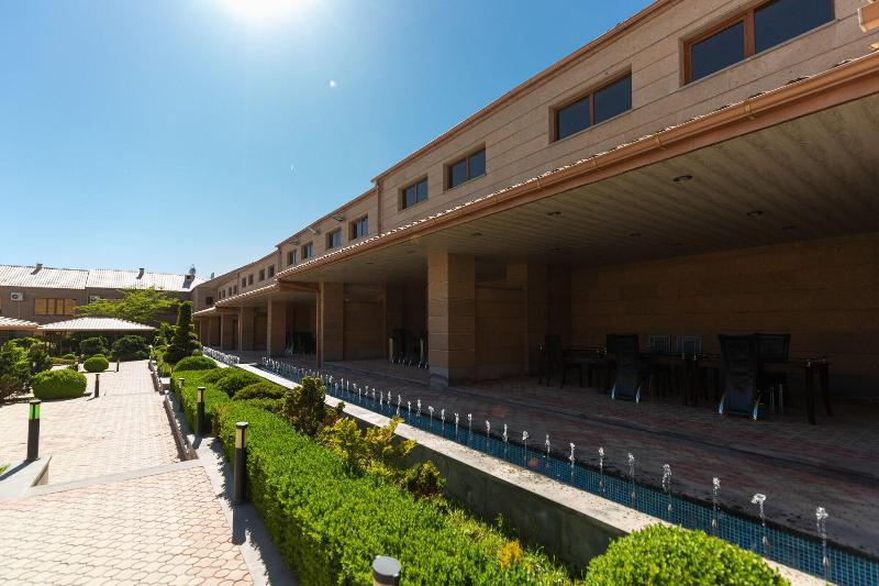 La Defense Hotel Yerevan image