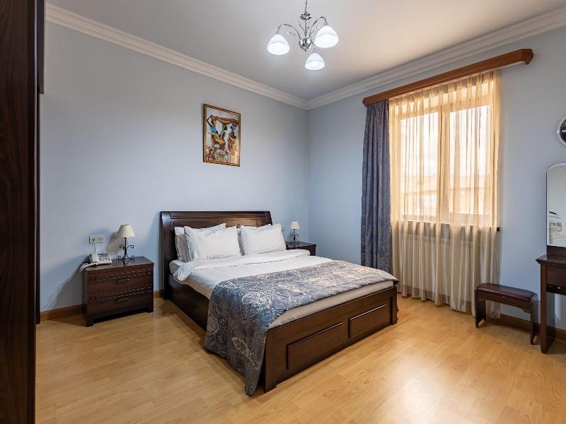 La Defense Hotel Yerevan image