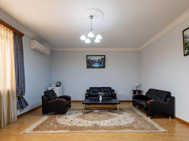 La Defense Hotel Yerevan image