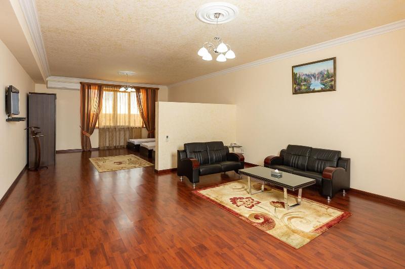 La Defense Hotel Yerevan image