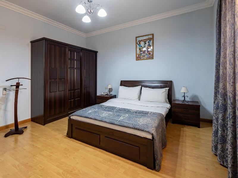 La Defense Hotel Yerevan image