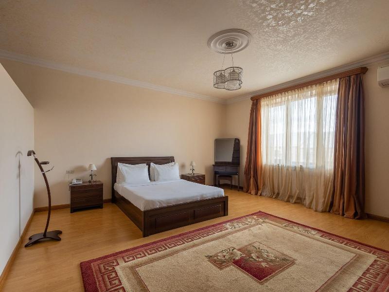 La Defense Hotel Yerevan image