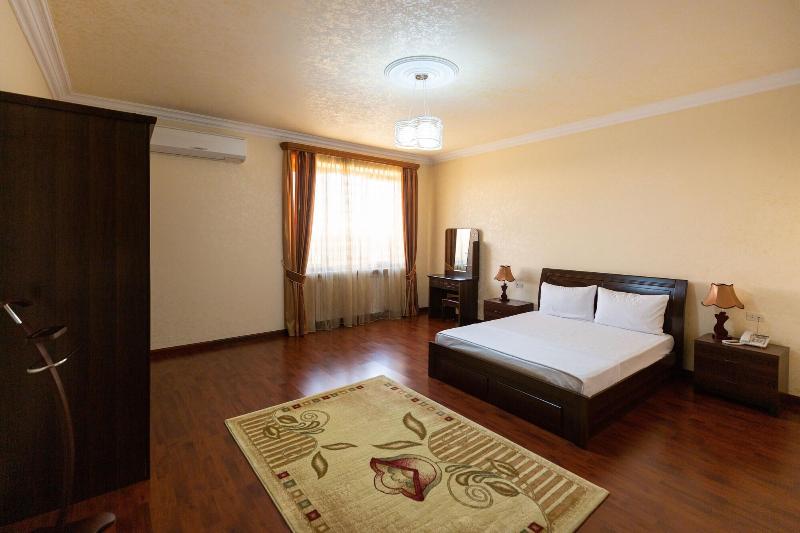 La Defense Hotel Yerevan image