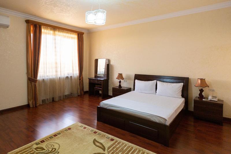 La Defense Hotel Yerevan image