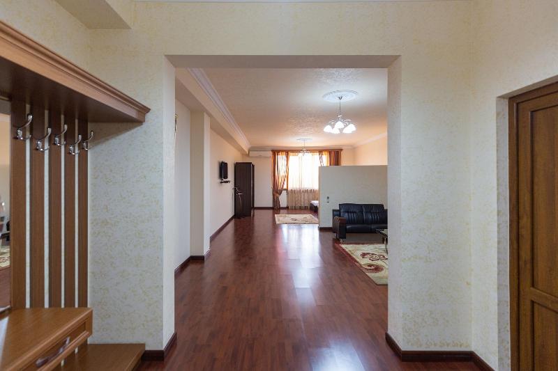 La Defense Hotel Yerevan image