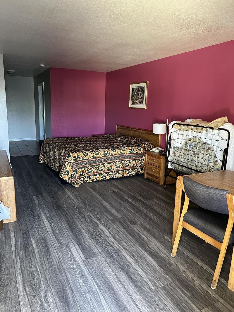 Country Inn Motel image