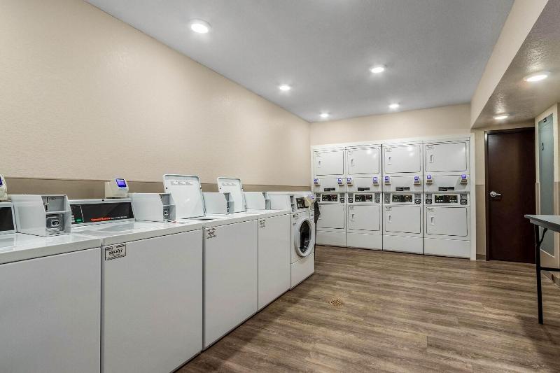 Woodspring Suites Jacksonville South image