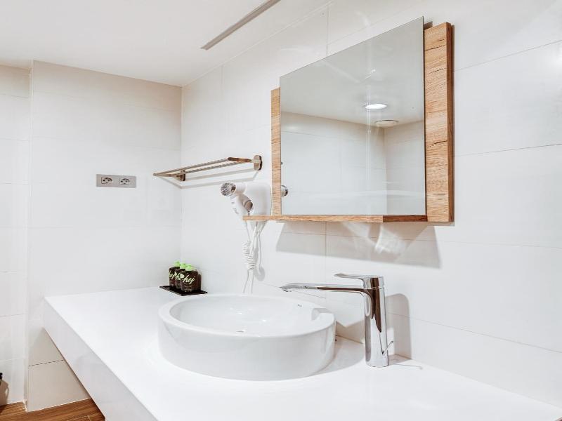 Limehome Barcelona Carrer De Fontcoberta image