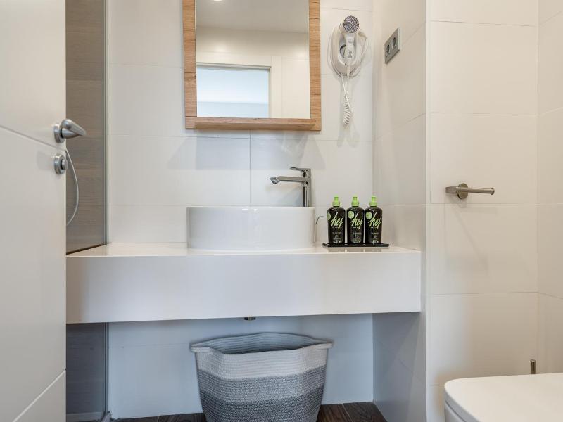 Limehome Barcelona Carrer De Fontcoberta image