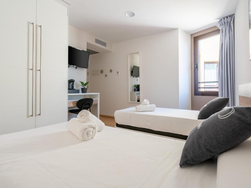Limehome Barcelona Carrer De Fontcoberta image