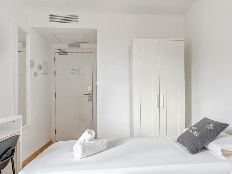 Limehome Barcelona Carrer De Fontcoberta image