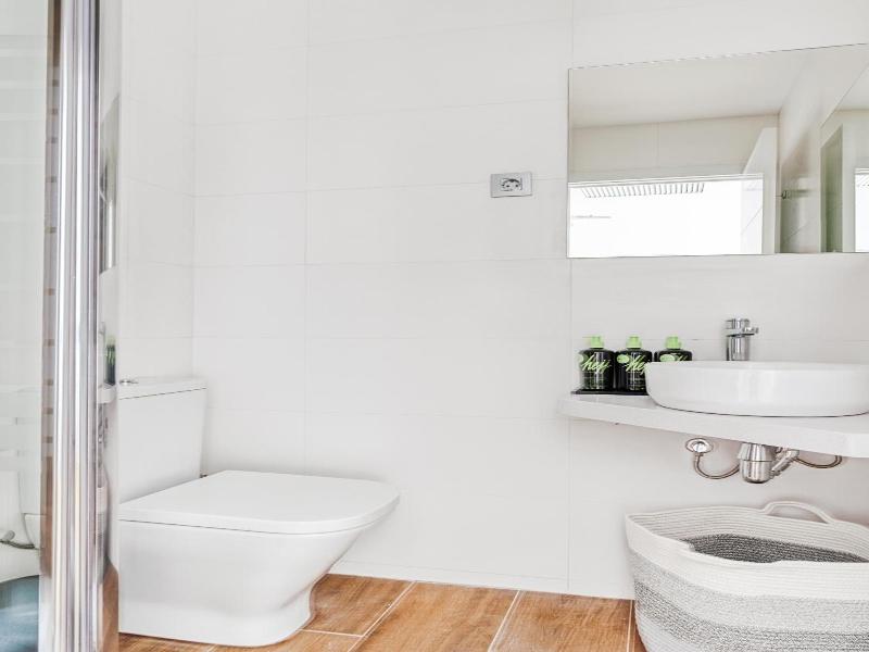 Limehome Barcelona Carrer De Fontcoberta image